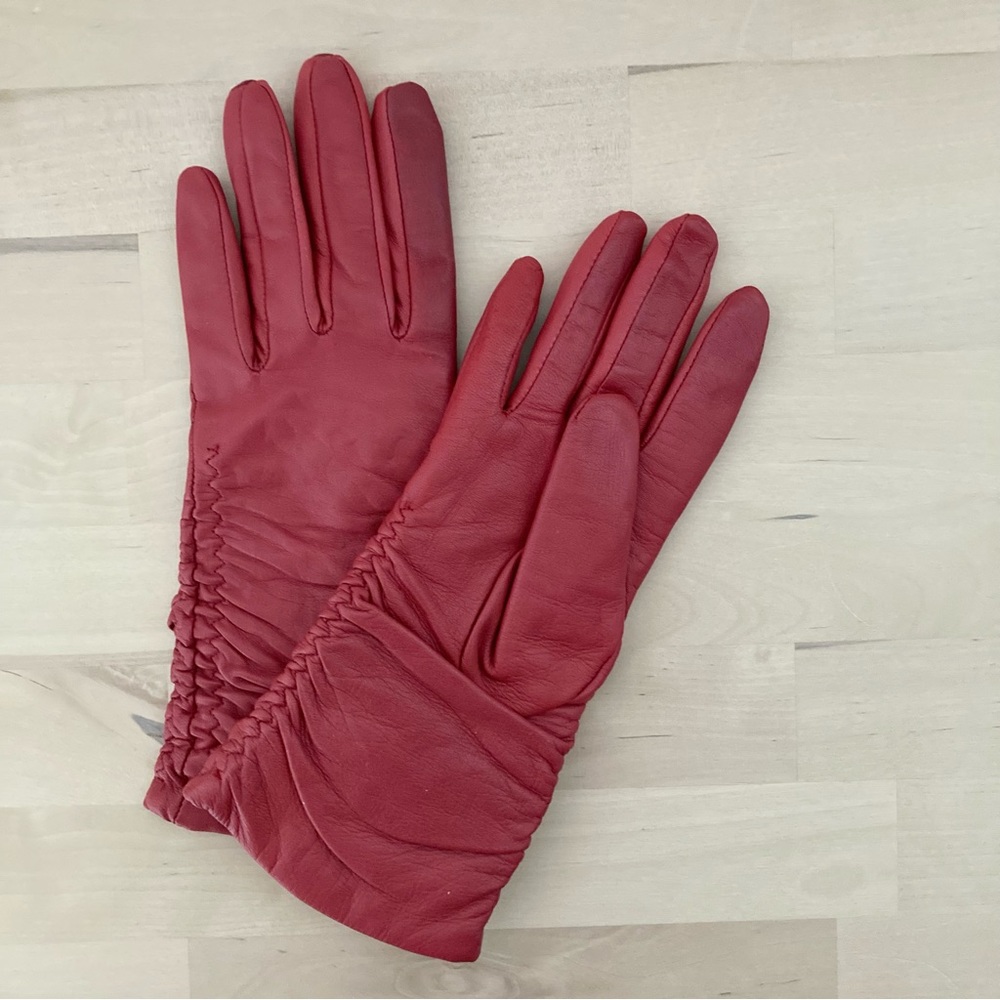 Johnston and Murphy red leather ladies gloves